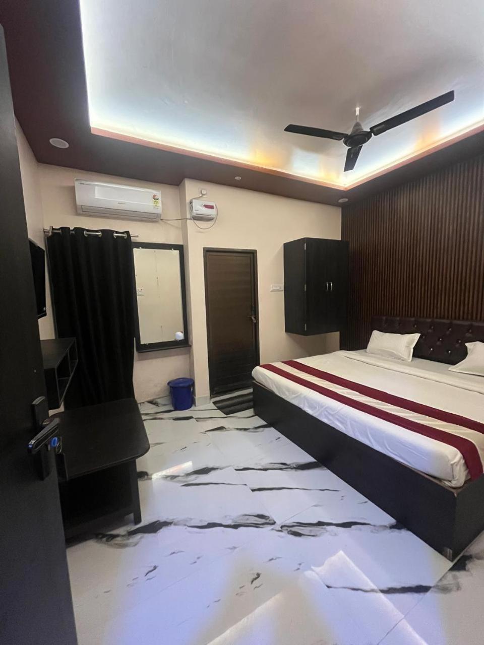 Hotel Shiv Mangalam Near Kashi Vishwanath Tample Varanasi Exterior photo